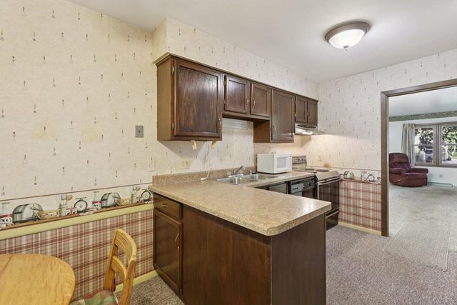 5 Plum Tree Village, Beloit, WI 53511