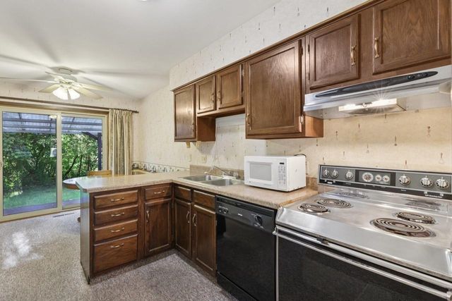 5 Plum Tree Village, Beloit, WI 53511