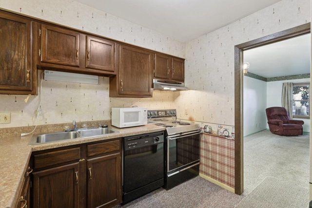 5 Plum Tree Village, Beloit, WI 53511