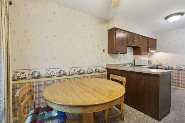 5 Plum Tree Village, Beloit, WI 53511