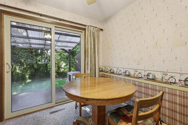 5 Plum Tree Village, Beloit, WI 53511