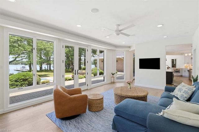 1242 N Inlynnview RD, Virginia Beach, VA 23454