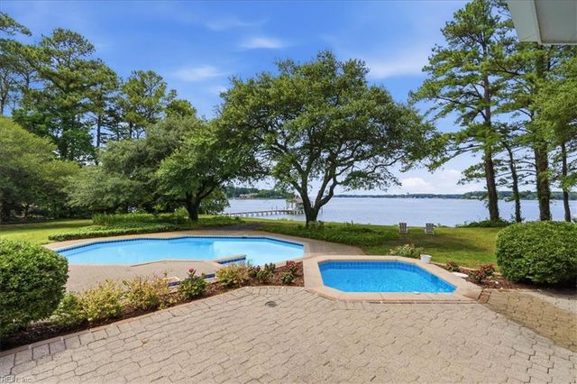 1242 N Inlynnview RD, Virginia Beach, VA 23454