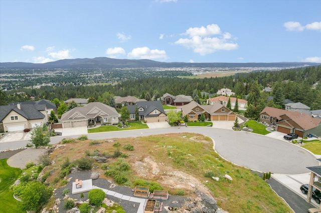 8321 E Black Oak Ln, Spokane, WA 99217