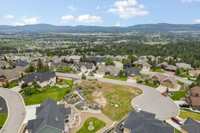 8321 E Black Oak Ln, Spokane, WA 99217