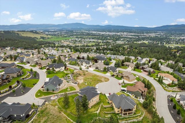 8321 E Black Oak Ln, Spokane, WA 99217