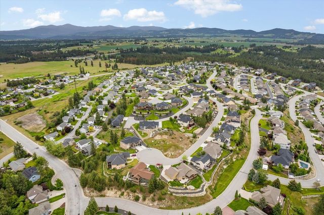 8321 E Black Oak Ln, Spokane, WA 99217