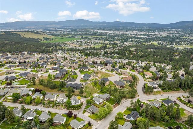 8321 E Black Oak Ln, Spokane, WA 99217