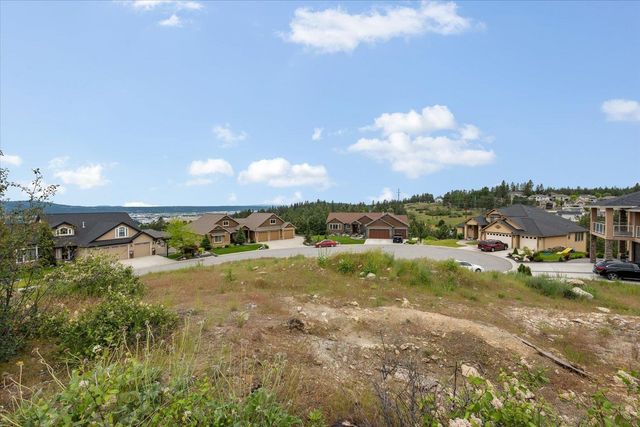 8321 E Black Oak Ln, Spokane, WA 99217