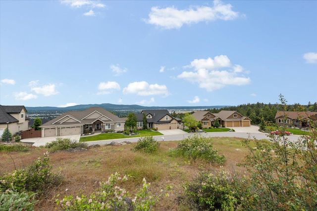 8321 E Black Oak Ln, Spokane, WA 99217