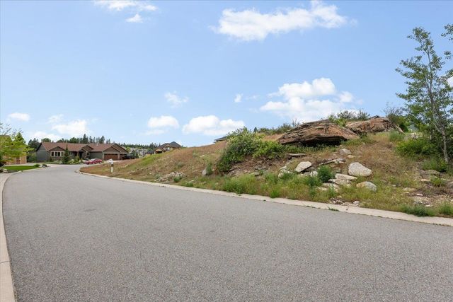 8321 E Black Oak Ln, Spokane, WA 99217