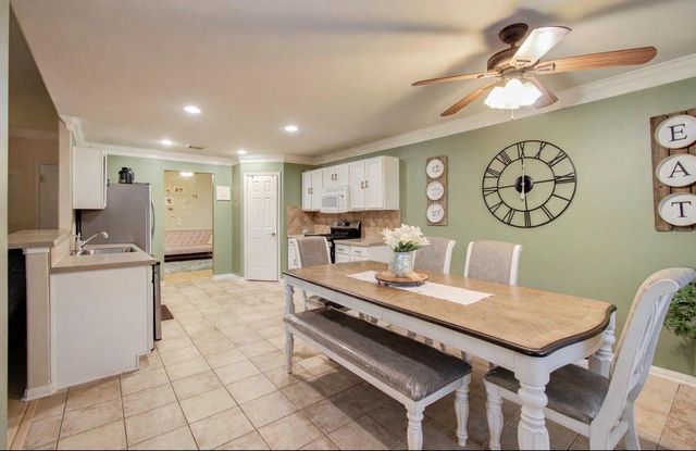 923 N Sky Drive, Houston, TX 77073