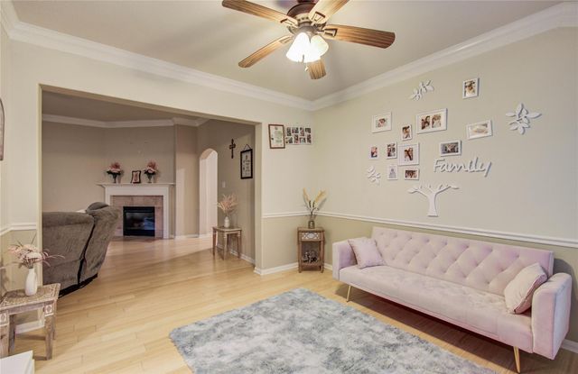 923 N Sky Drive, Houston, TX 77073