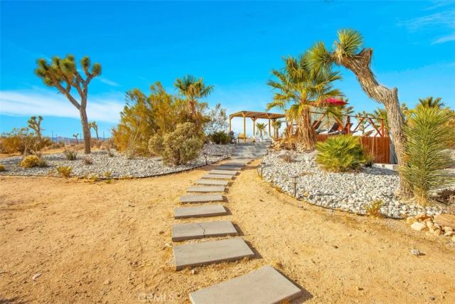 59427 La Crescenta Drive, Yucca Valley, CA 92284