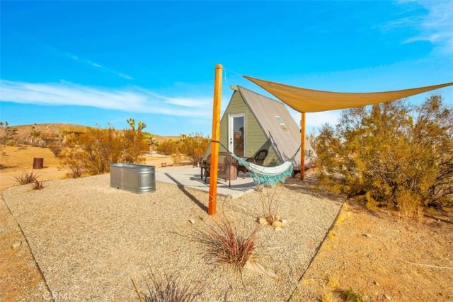 59427 La Crescenta Drive, Yucca Valley, CA 92284