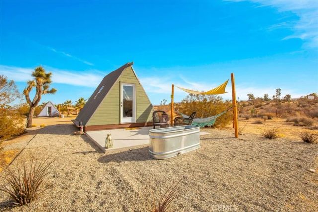 59427 La Crescenta Drive, Yucca Valley, CA 92284