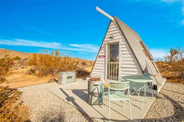 59427 La Crescenta Drive, Yucca Valley, CA 92284