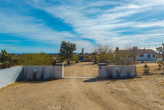 59427 La Crescenta Drive, Yucca Valley, CA 92284