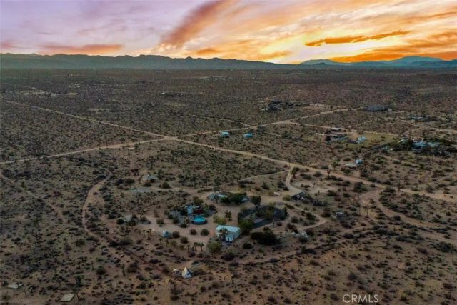 59427 La Crescenta Drive, Yucca Valley, CA 92284