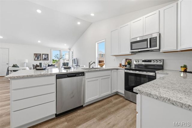 1712 Dyess Street, St Charles, MO 63301