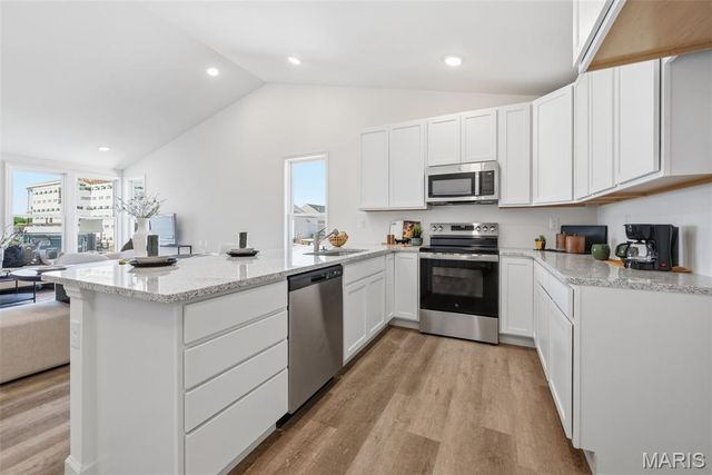 1712 Dyess Street, St Charles, MO 63301