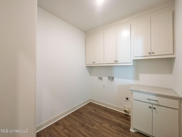 947 Riverside Lane, Pearl, MS 39208