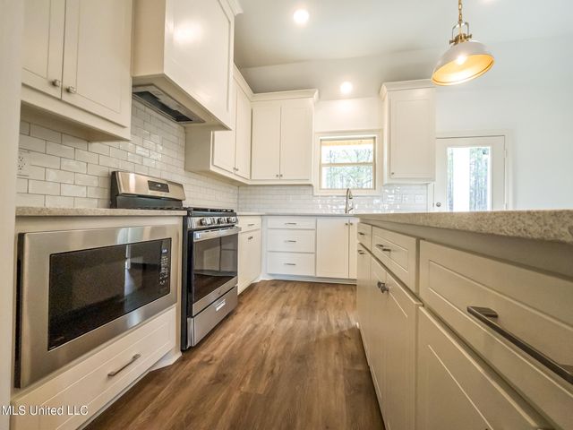 947 Riverside Lane, Pearl, MS 39208