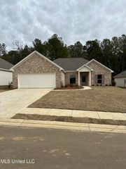947 Riverside Lane, Pearl, MS 39208