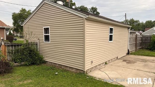 2907 4th St A, East Moline, IL 61244