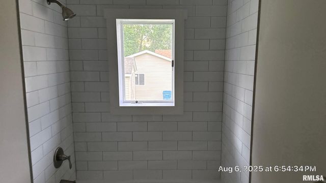 2907 4th St A, East Moline, IL 61244