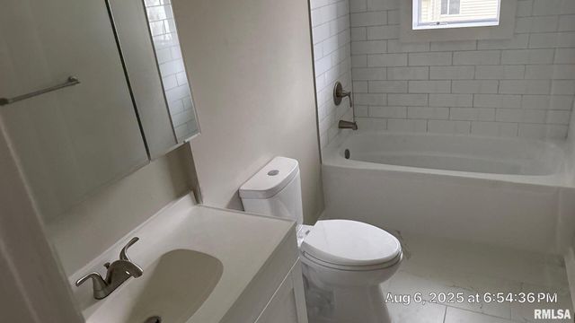 2907 4th St A, East Moline, IL 61244