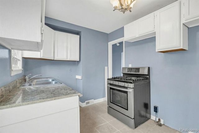 7819 Longacre Street, Detroit, MI 48228