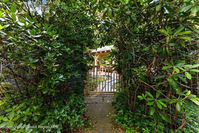 18 Playhouse Lane, Woodstock, NY 12498