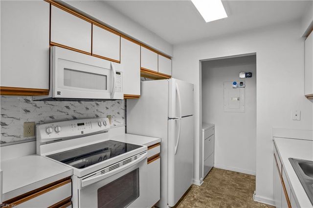 309 Wimbledon CHSE, Chesapeake, VA 23320