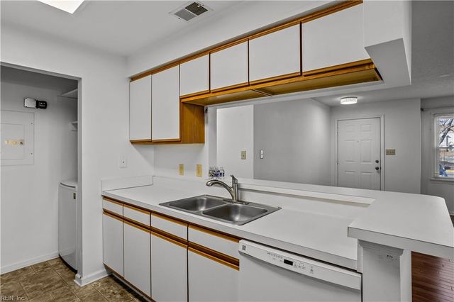 309 Wimbledon CHSE, Chesapeake, VA 23320