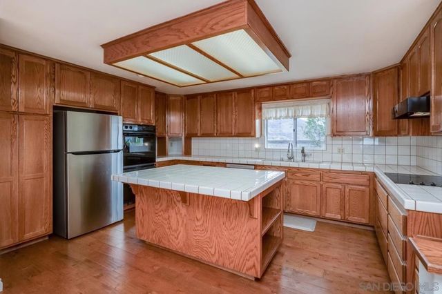 620 Singing Vista Ct, El Cajon, CA 92019