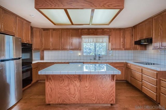 620 Singing Vista Ct, El Cajon, CA 92019