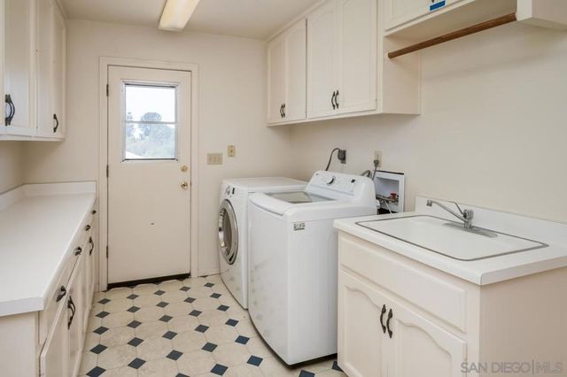 620 Singing Vista Ct, El Cajon, CA 92019