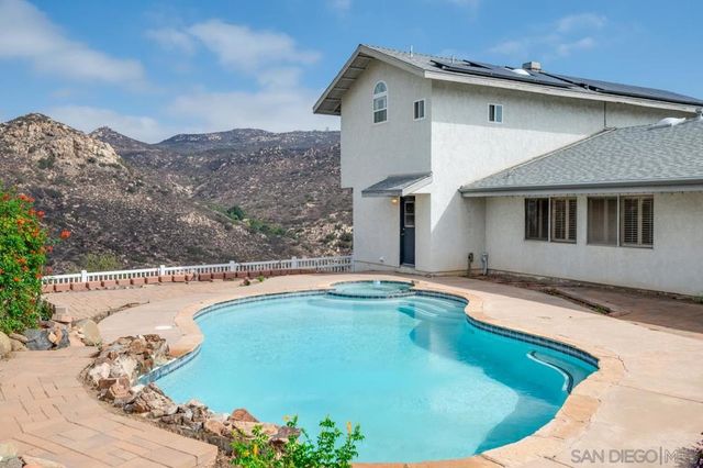 620 Singing Vista Ct, El Cajon, CA 92019