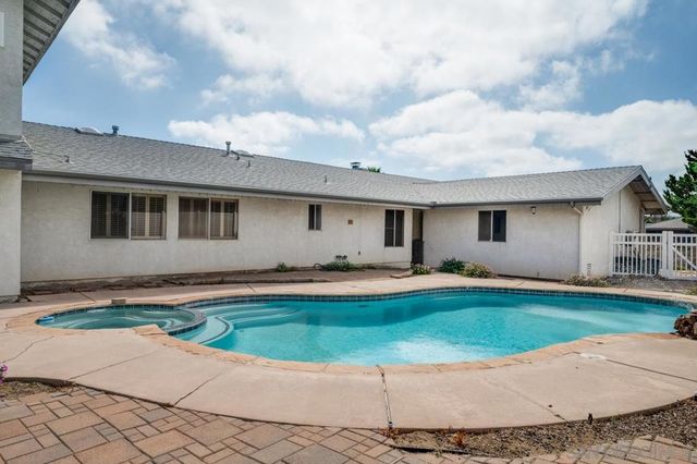 620 Singing Vista Ct, El Cajon, CA 92019