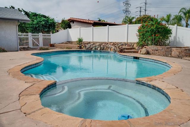 620 Singing Vista Ct, El Cajon, CA 92019