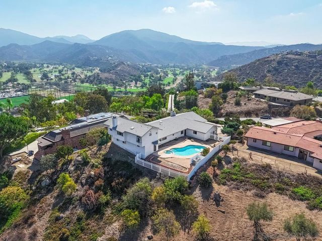 620 Singing Vista Ct, El Cajon, CA 92019