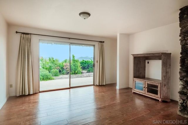 620 Singing Vista Ct, El Cajon, CA 92019