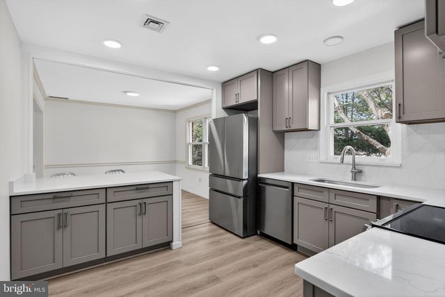 2348 HENBIRD LN, Lancaster, PA 17601