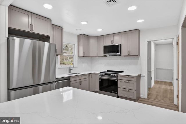 2348 HENBIRD LN, Lancaster, PA 17601