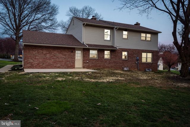 2348 HENBIRD LN, Lancaster, PA 17601