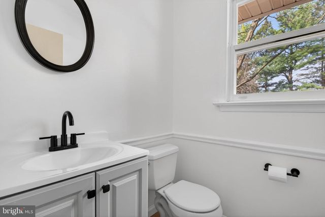 2348 HENBIRD LN, Lancaster, PA 17601