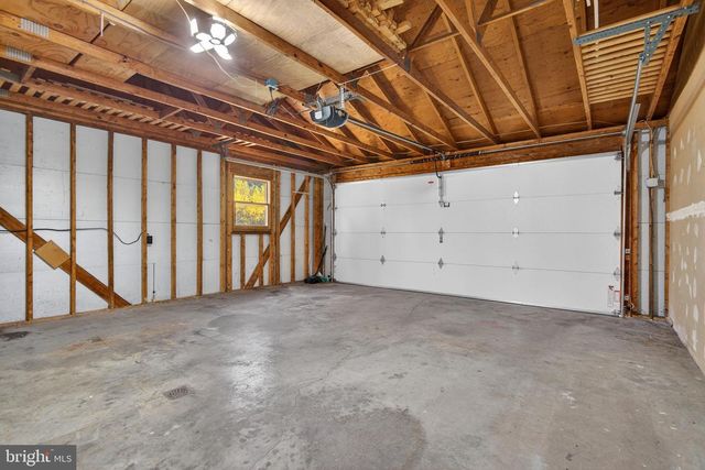 2348 HENBIRD LN, Lancaster, PA 17601