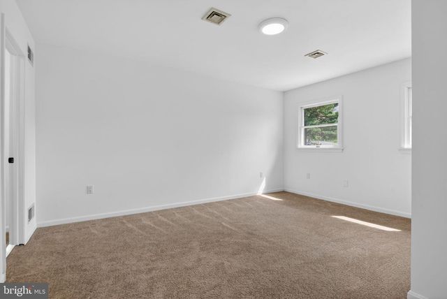 2348 HENBIRD LN, Lancaster, PA 17601