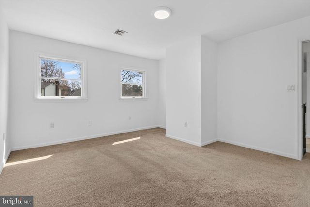 2348 HENBIRD LN, Lancaster, PA 17601